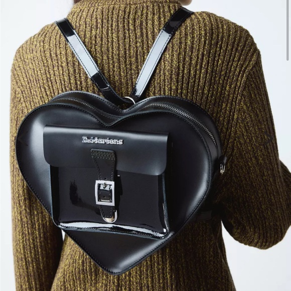 Black Heart-Shaped Kiev Crossbody/Backpack Bag - Picture 2 of 6